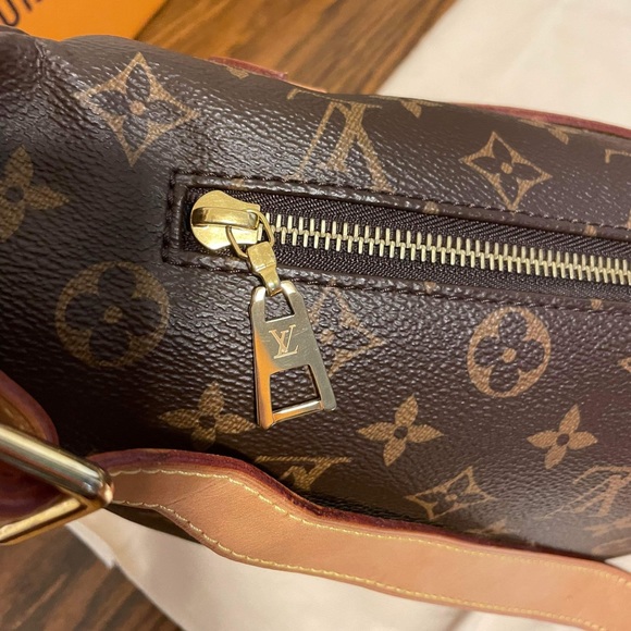 Louis Vuitton Monogram Bumbag - Picture 5 of 16